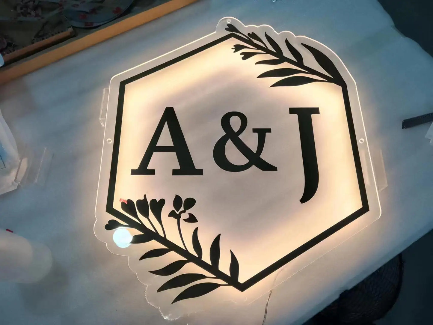 Custom LED Acrylic Signs Business Logo Beauty Nails Salon Hair Studio Sign 3D Backlit LED Neon Light Acrylic Sign Drop Shipping